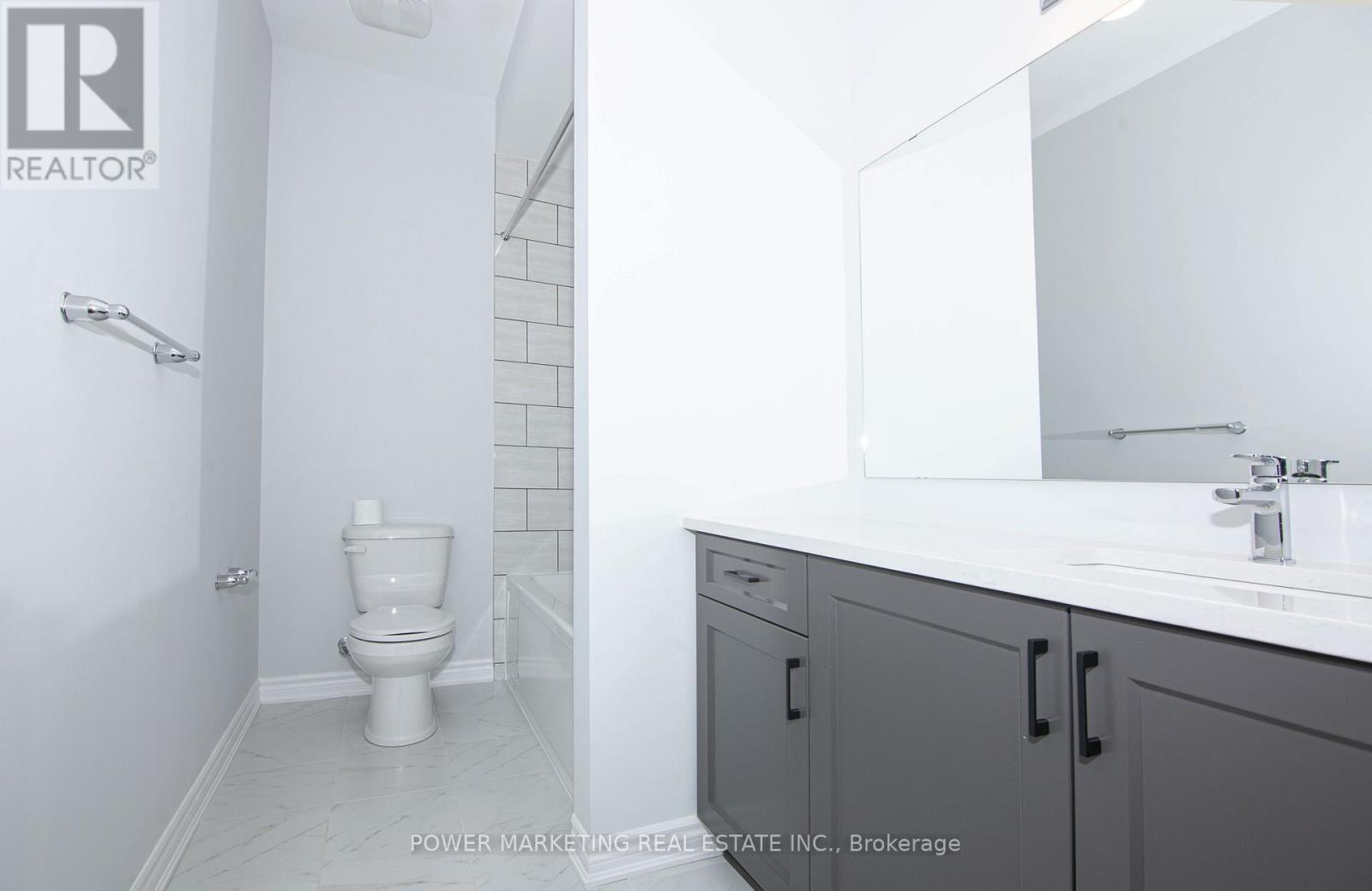 Photo 11 of 533 Takamose Private, Ottawa ON