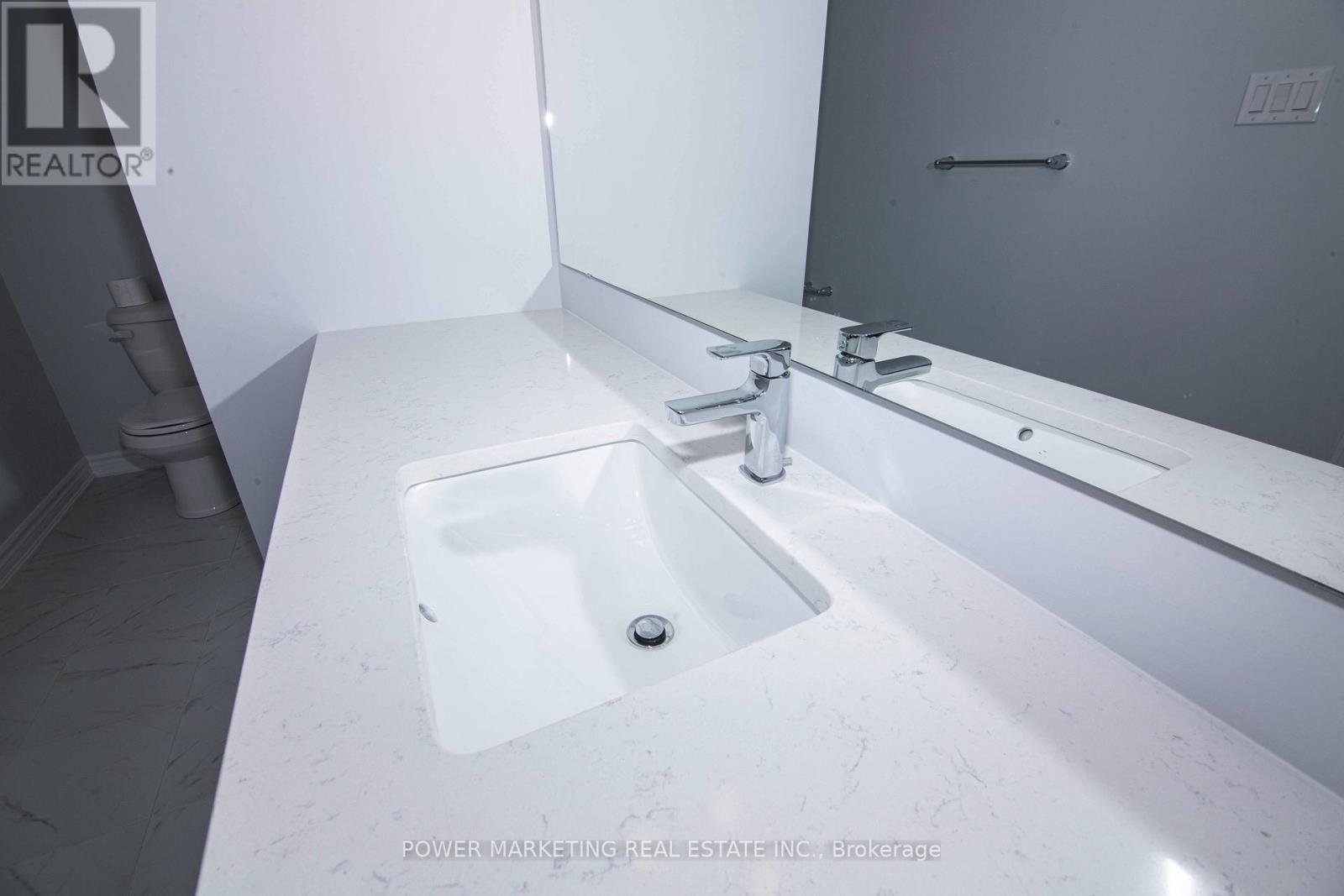 Photo 7 of 533 Takamose Private, Ottawa ON