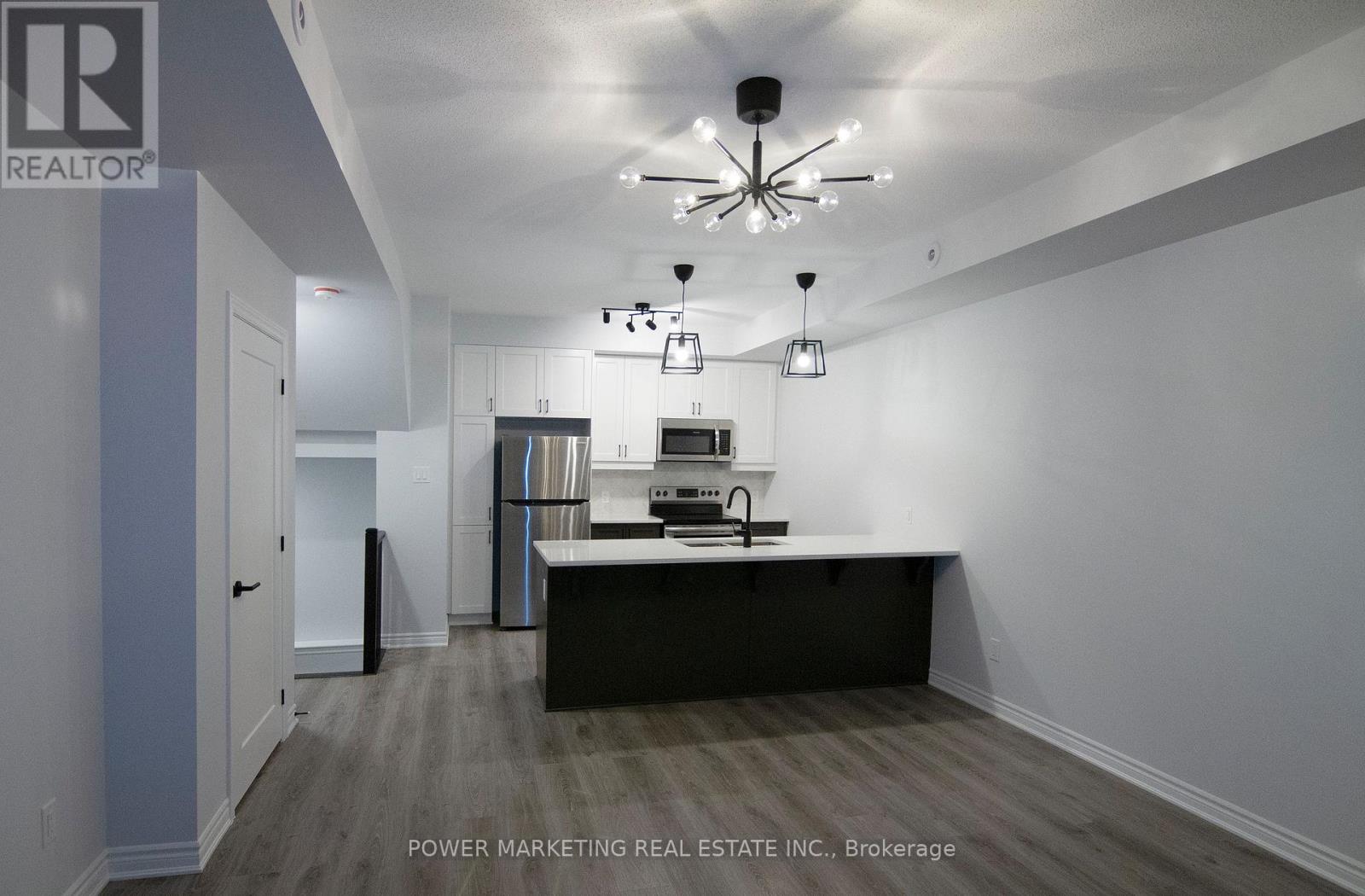 Photo 3 of 533 Takamose Private, Ottawa ON