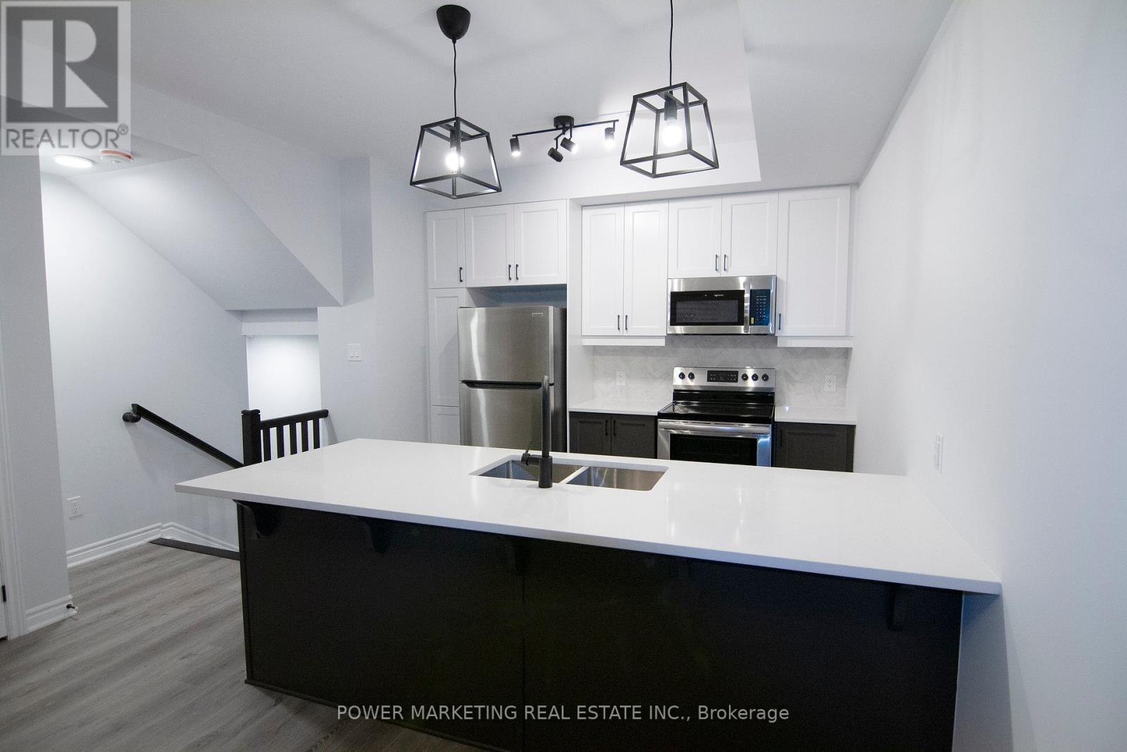 Photo 12 of 533 Takamose Private, Ottawa ON