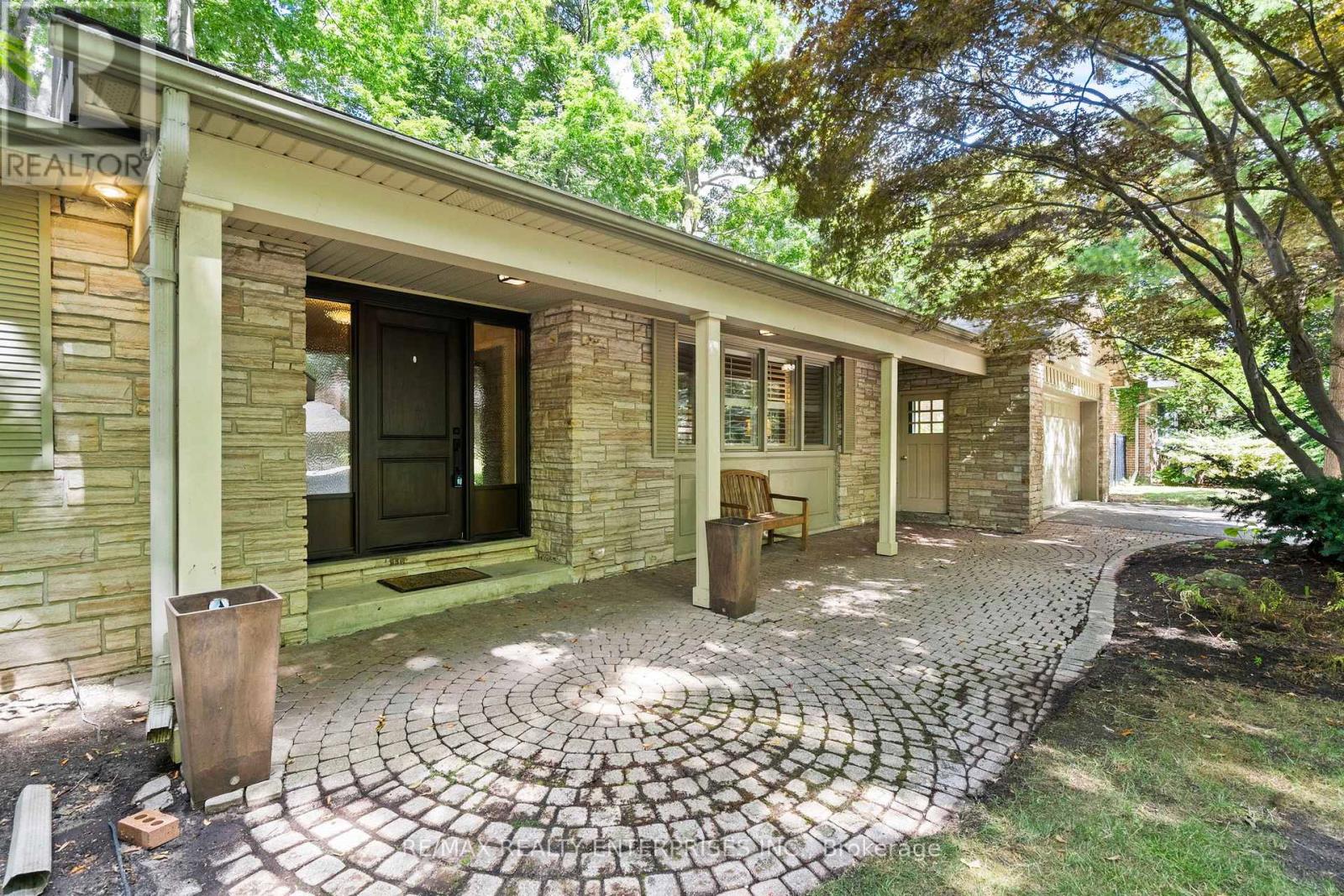Photo 2 of 1867 Will Scarlett Drive, Mississauga ON