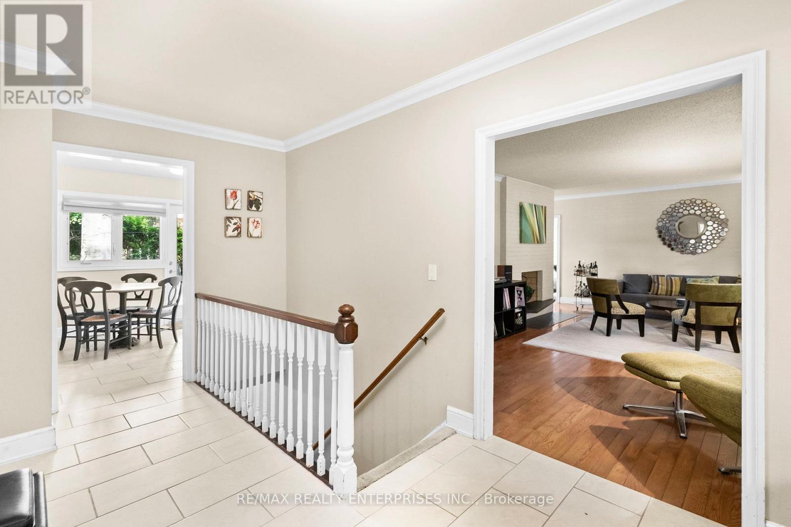 Photo 4 of 1867 Will Scarlett Drive, Mississauga ON