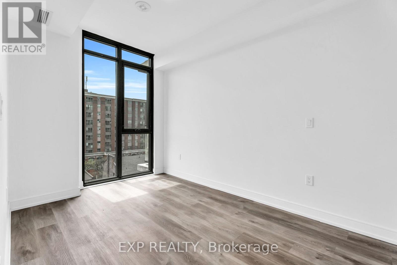 Photo 10 of 828 1 Jarvis Street, Hamilton ON