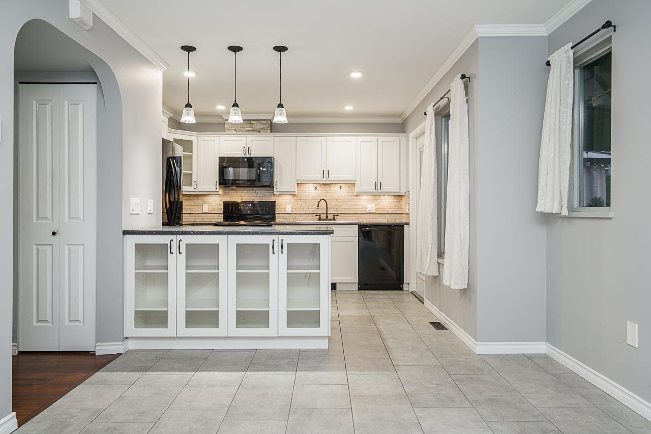 Photo 10 of 23 18883 65 Avenue, Surrey BC