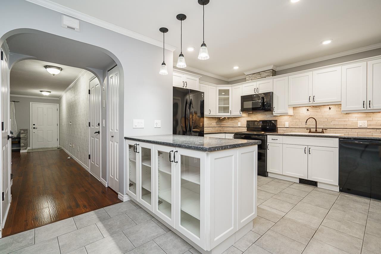 Photo 11 of 23 18883 65 Avenue, Surrey BC