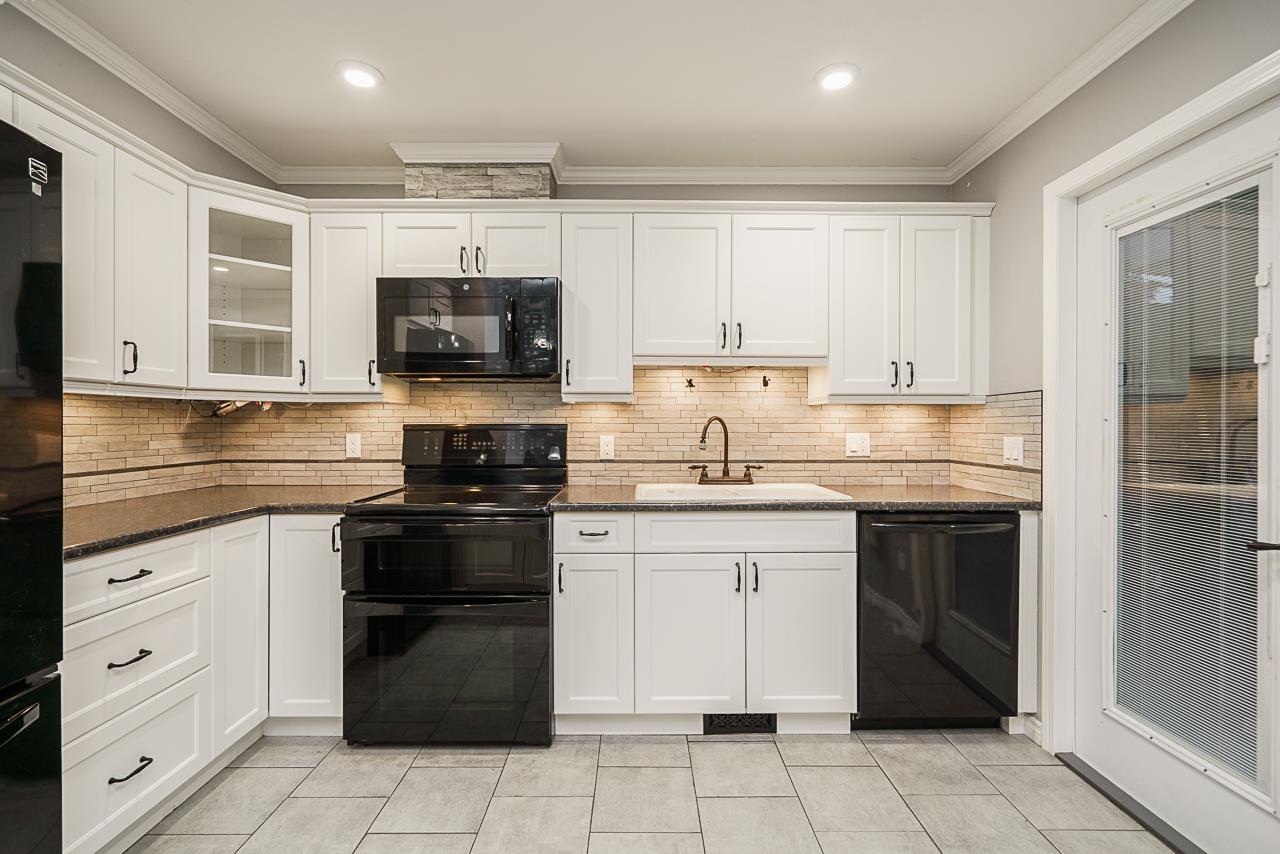 Photo 12 of 23 18883 65 Avenue, Surrey BC
