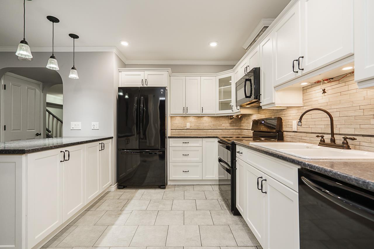 Photo 13 of 23 18883 65 Avenue, Surrey BC