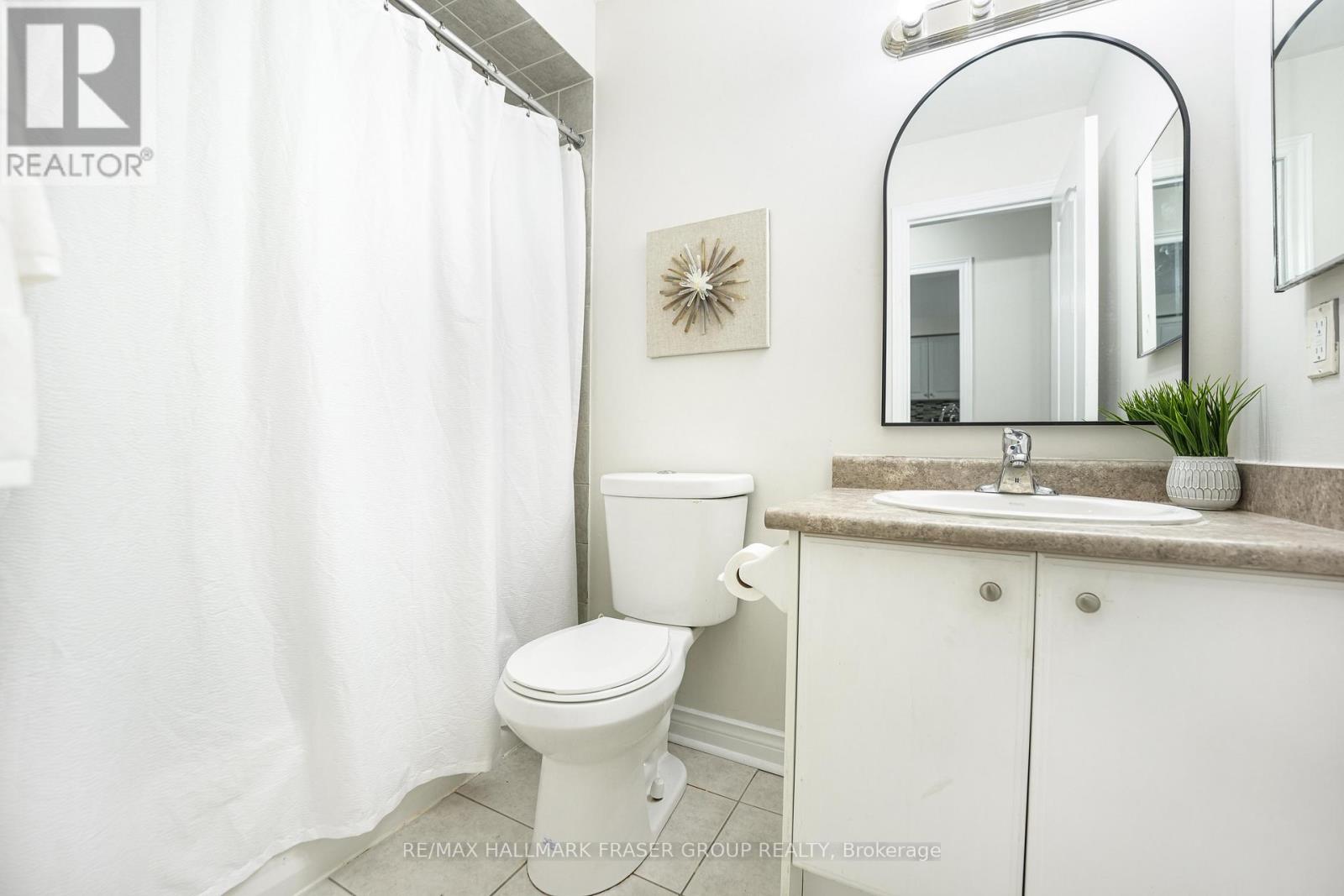 Photo 4 of 9 Tracey Court, Whitby ON