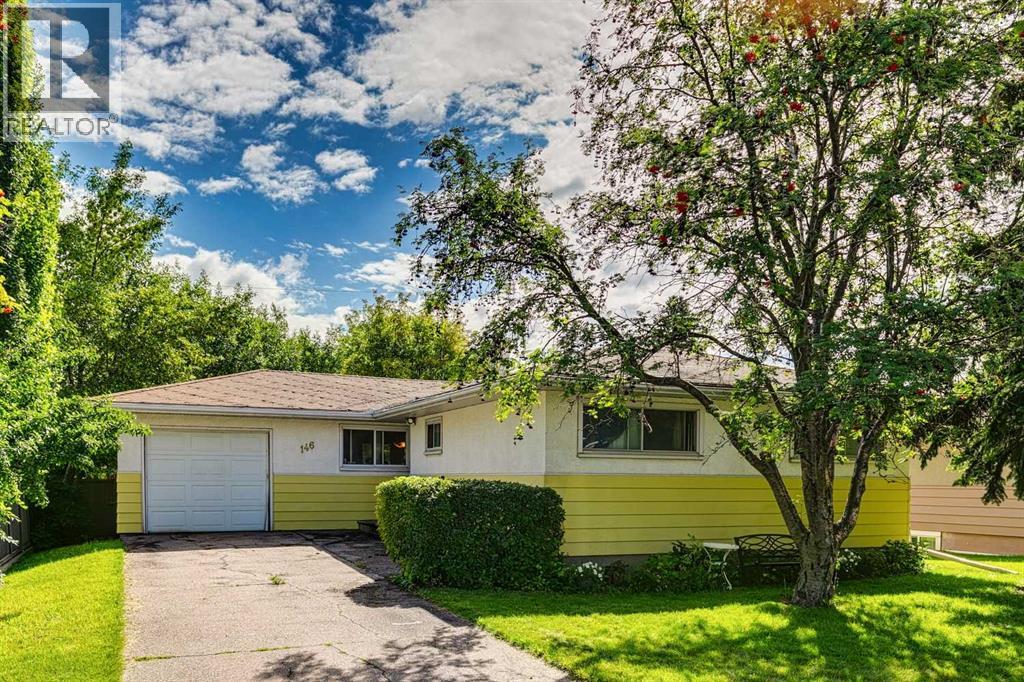 Single Family House Bungalow for Sale in  Wedgewood Drive SW Wildwood Calgary 