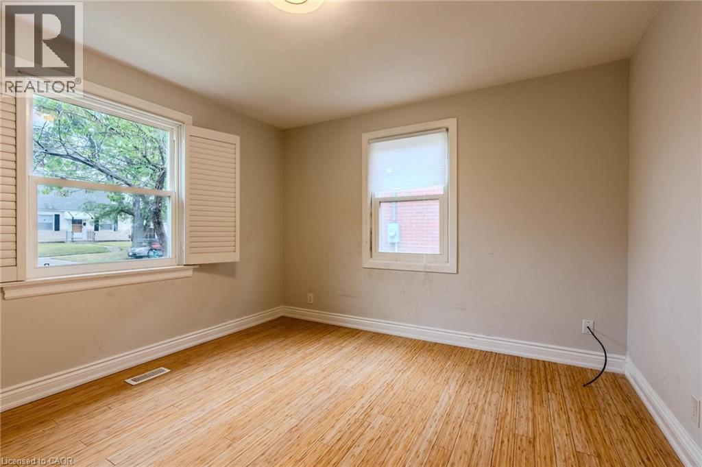 Photo 15 of 6 Sussex Avenue, Brantford ON