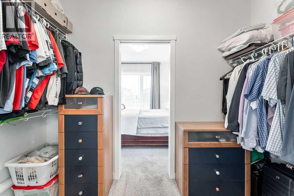 Single Family House for Sale in   Shawnee Common SW Shawnee Slopes Calgary 