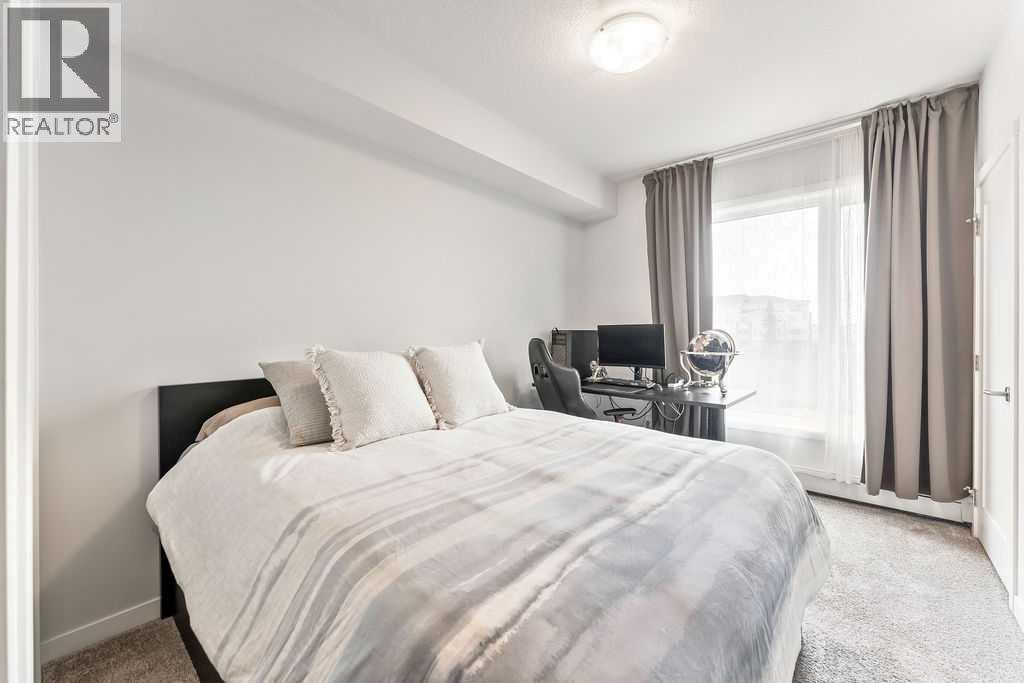 Single Family House for Sale in   Shawnee Common SW Shawnee Slopes Calgary 