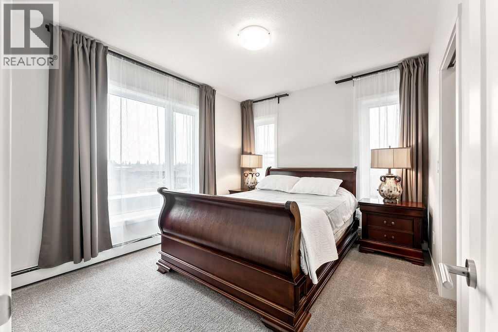 Single Family House for Sale in   Shawnee Common SW Shawnee Slopes Calgary 
