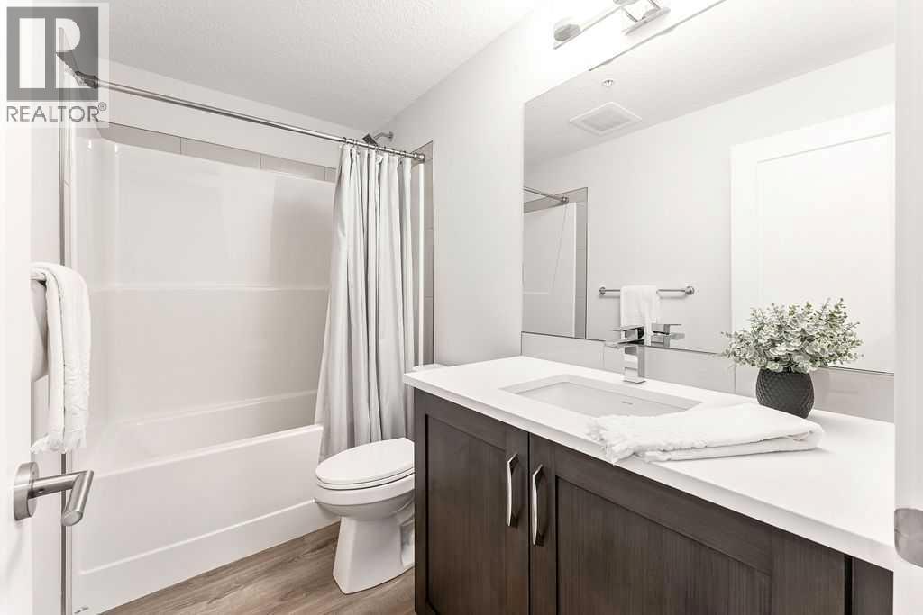 Single Family House for Sale in   Shawnee Common SW Shawnee Slopes Calgary 