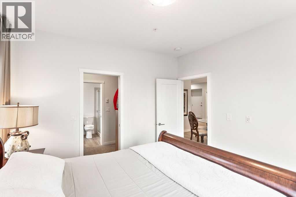 Single Family House for Sale in   Shawnee Common SW Shawnee Slopes Calgary 