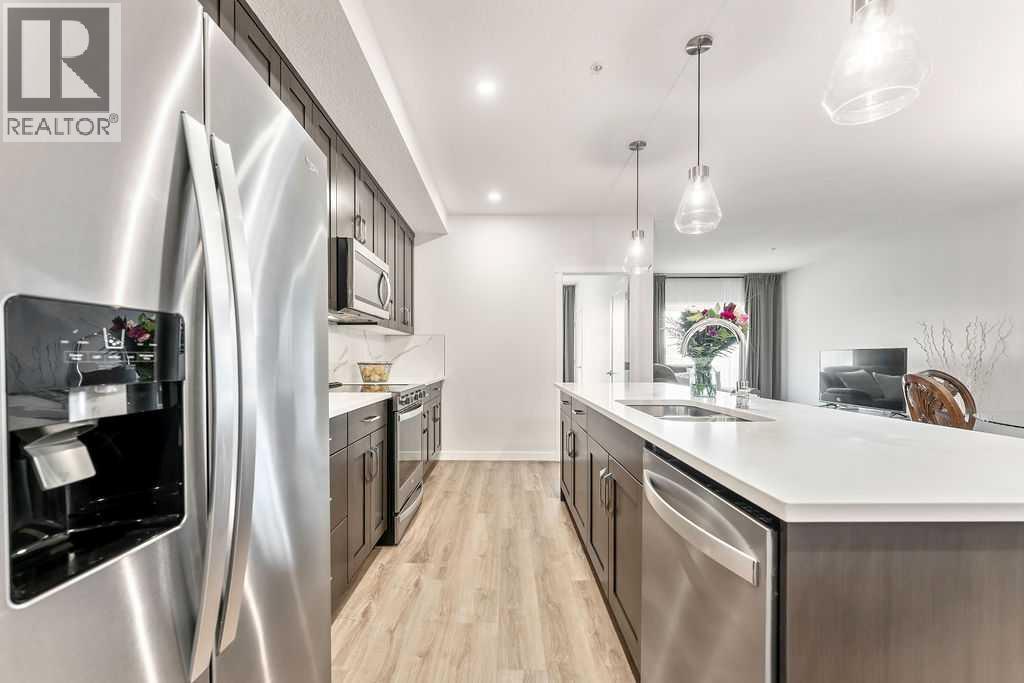 Single Family House for Sale in   Shawnee Common SW Shawnee Slopes Calgary 