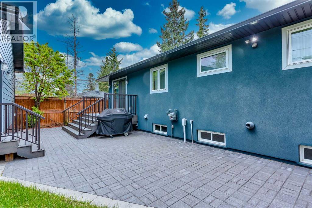 Photo 11 of 101 Wimbledon Crescent Sw, Calgary AB