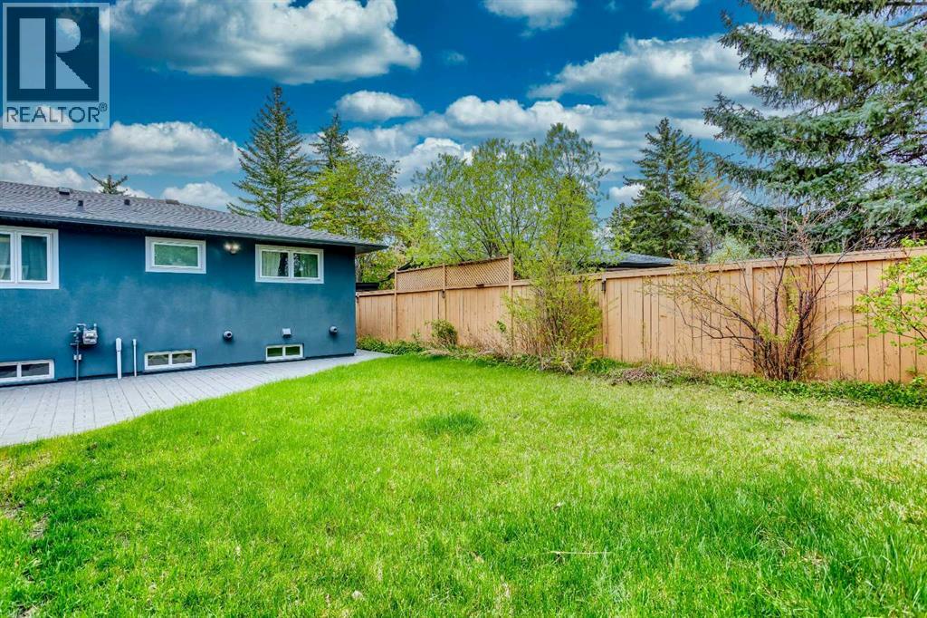 Photo 2 of 101 Wimbledon Crescent Sw, Calgary AB