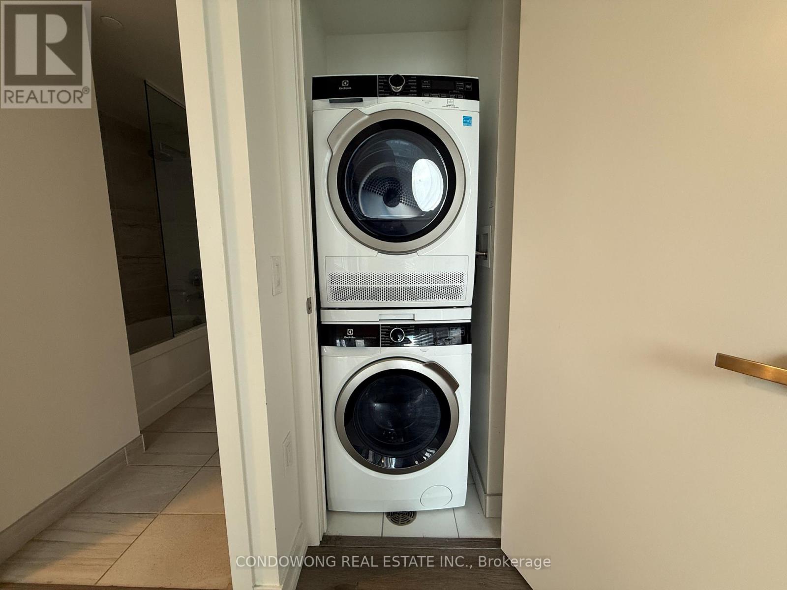 Photo 3 of 5508 55 Cooper Street, Toronto ON
