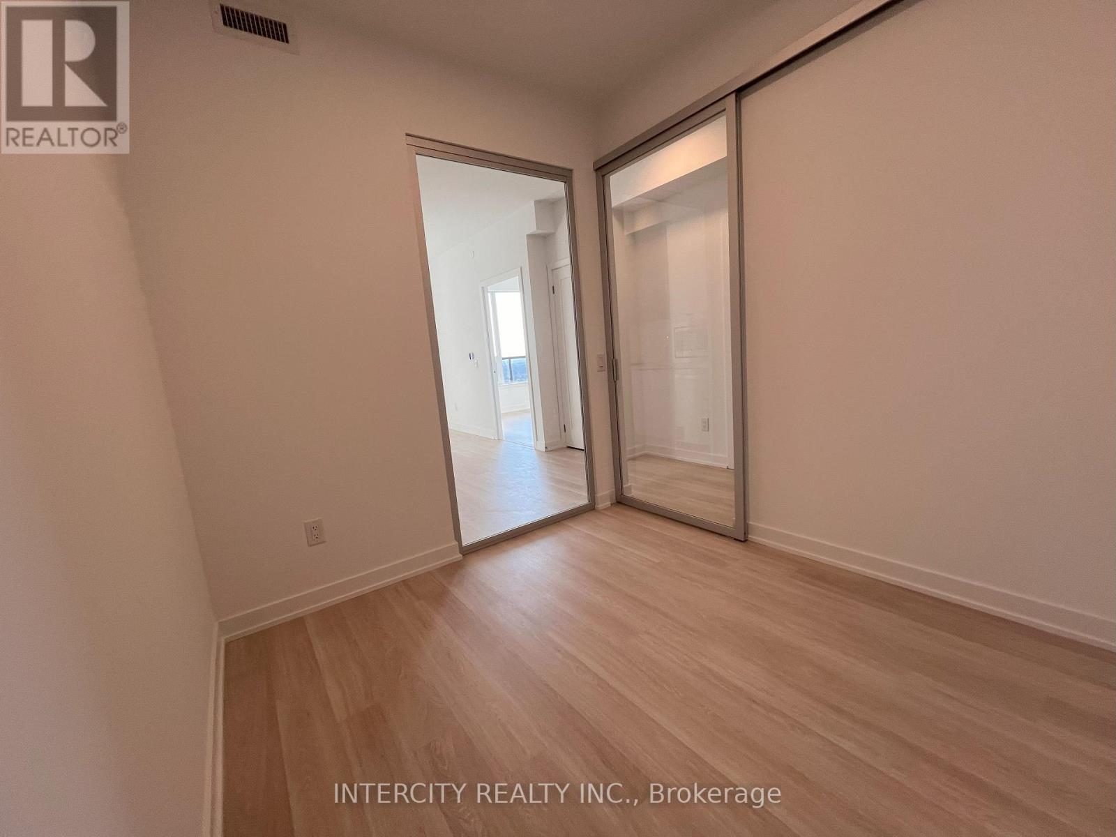 Photo 4 of 2807 5105 Hurontario Street, Mississauga ON