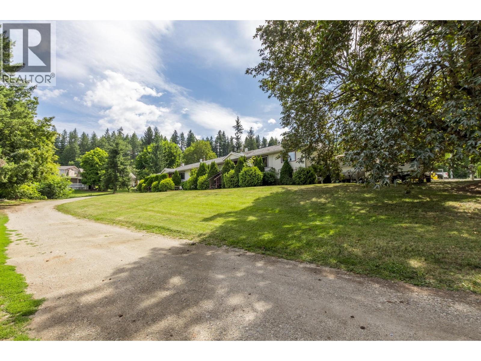 Photo 5 of 1120 Shuswap Street Se, Salmon Arm BC
