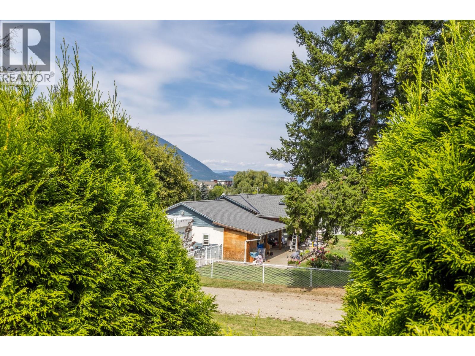 Photo 13 of 1120 Shuswap Street Se, Salmon Arm BC