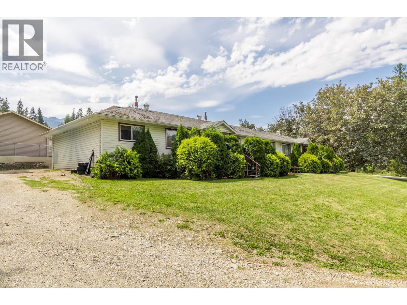 Photo 6 of 1120 Shuswap Street Se, Salmon Arm BC