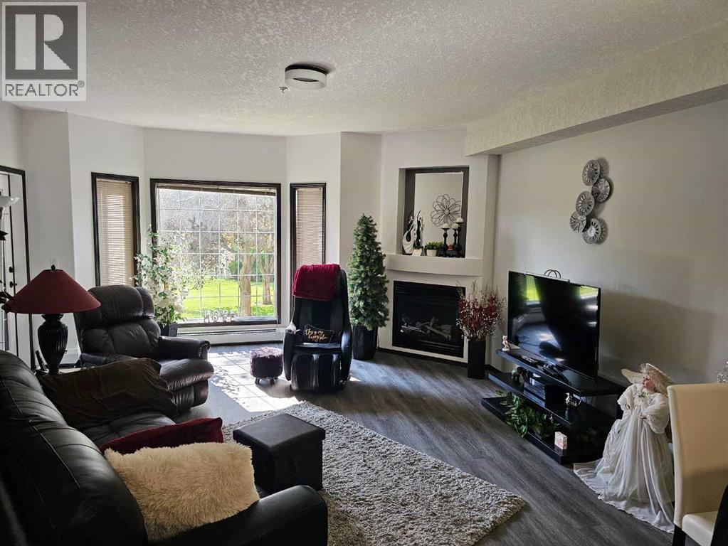 Photo 7 of 130 4512 52 Avenue, Red Deer AB