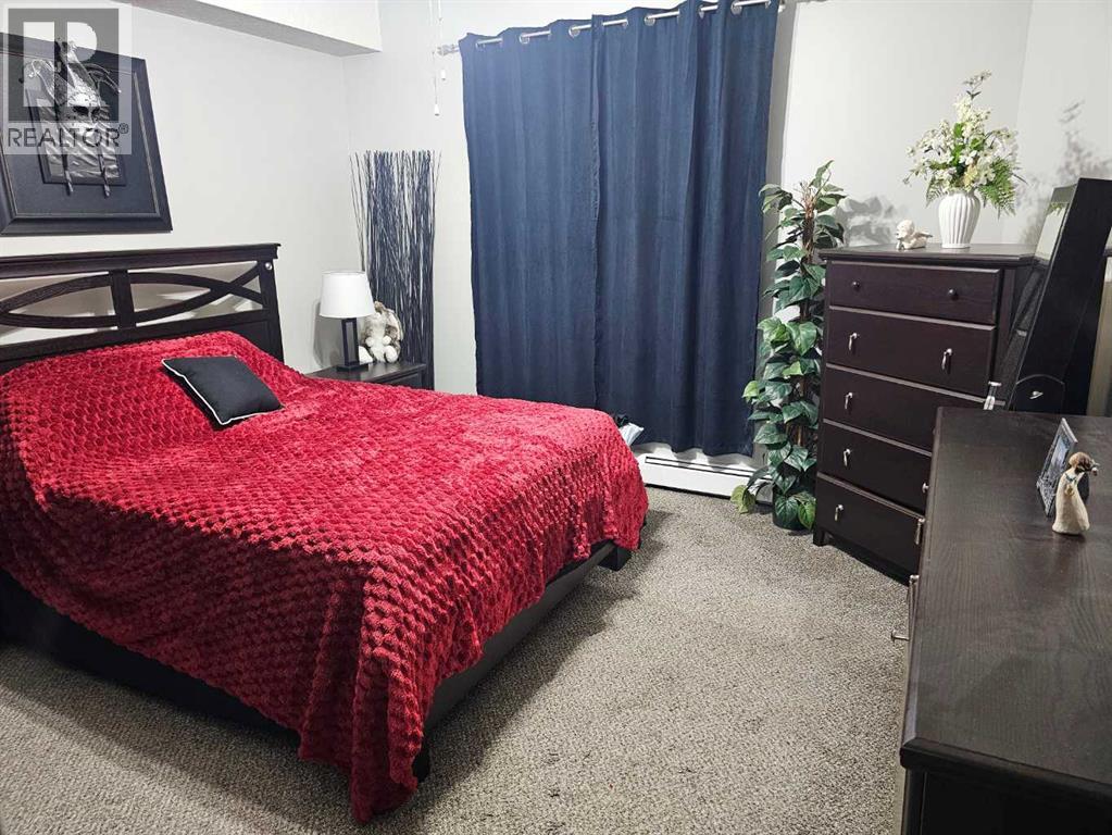 Photo 8 of 130 4512 52 Avenue, Red Deer AB