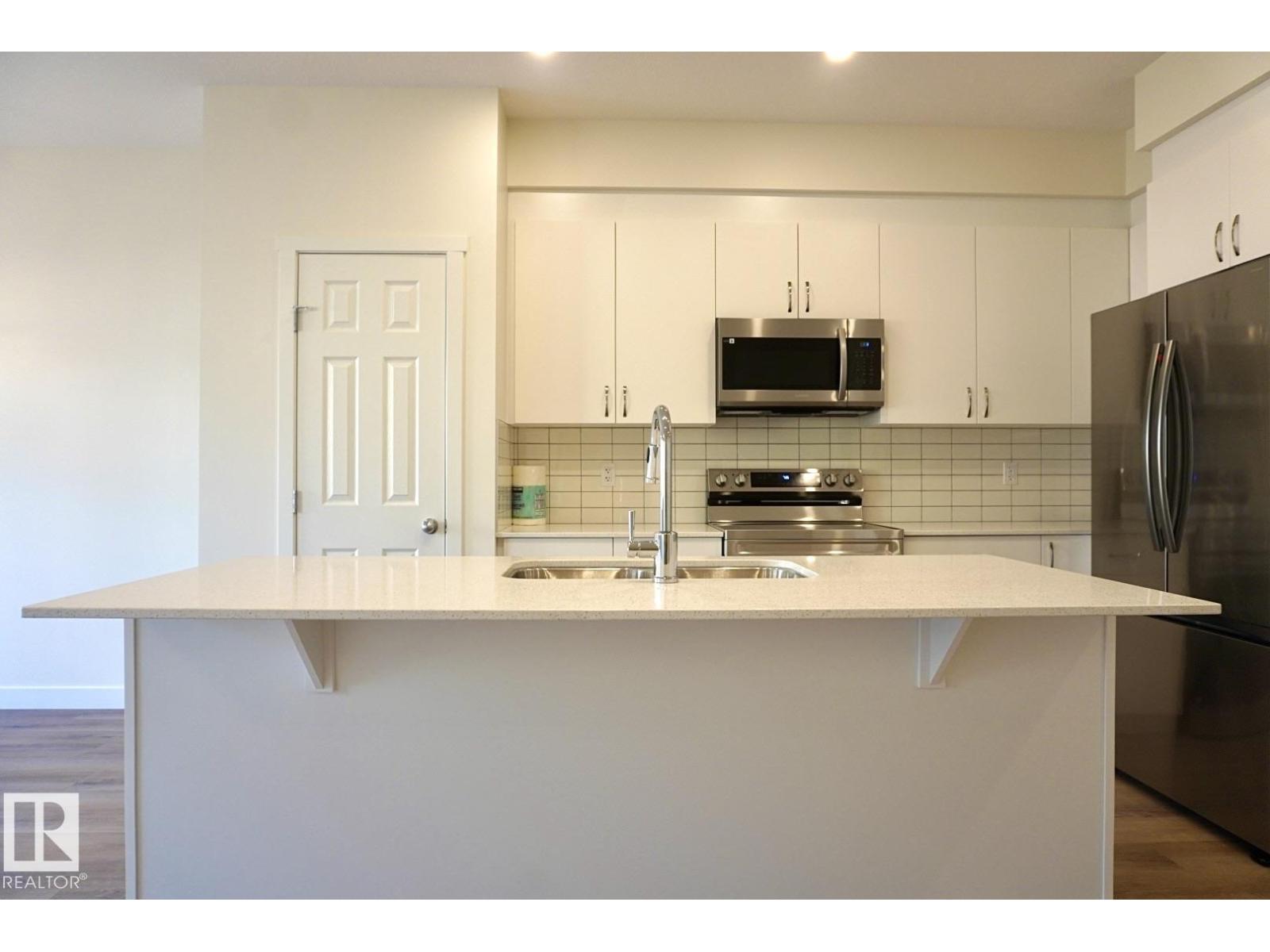 Photo 11 of 2009 209 A St Nw, Edmonton AB