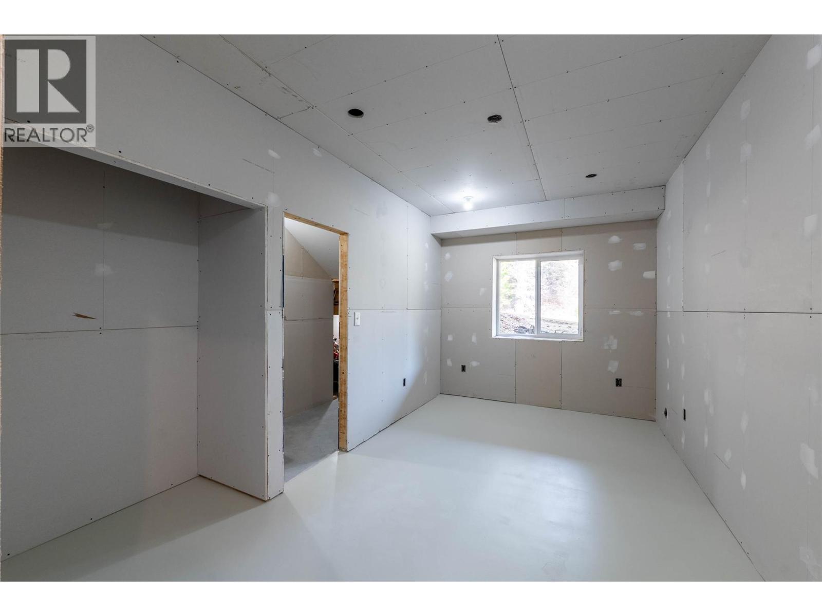 8774 6 Highway, Salmo