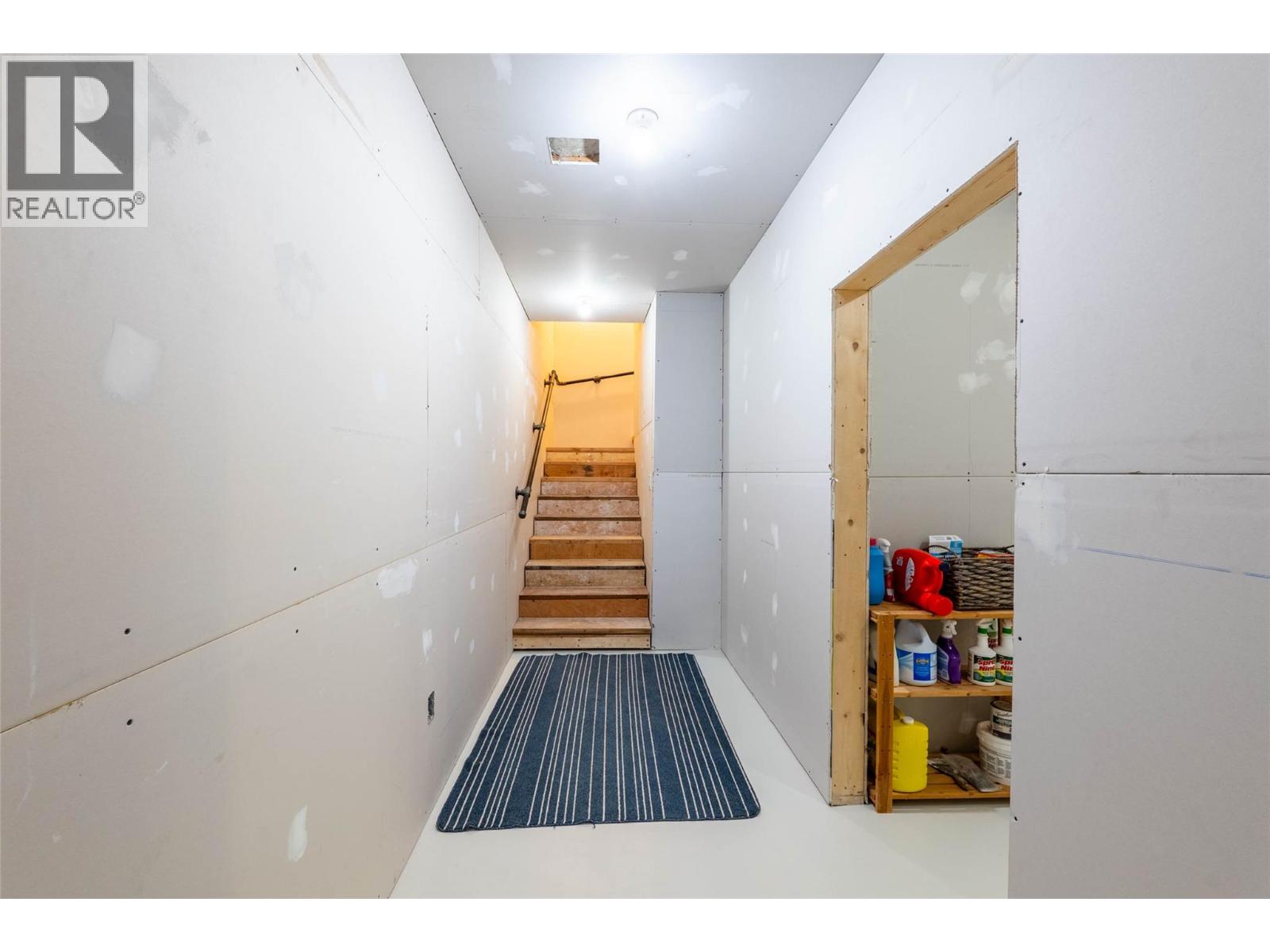 8774 6 Highway, Salmo