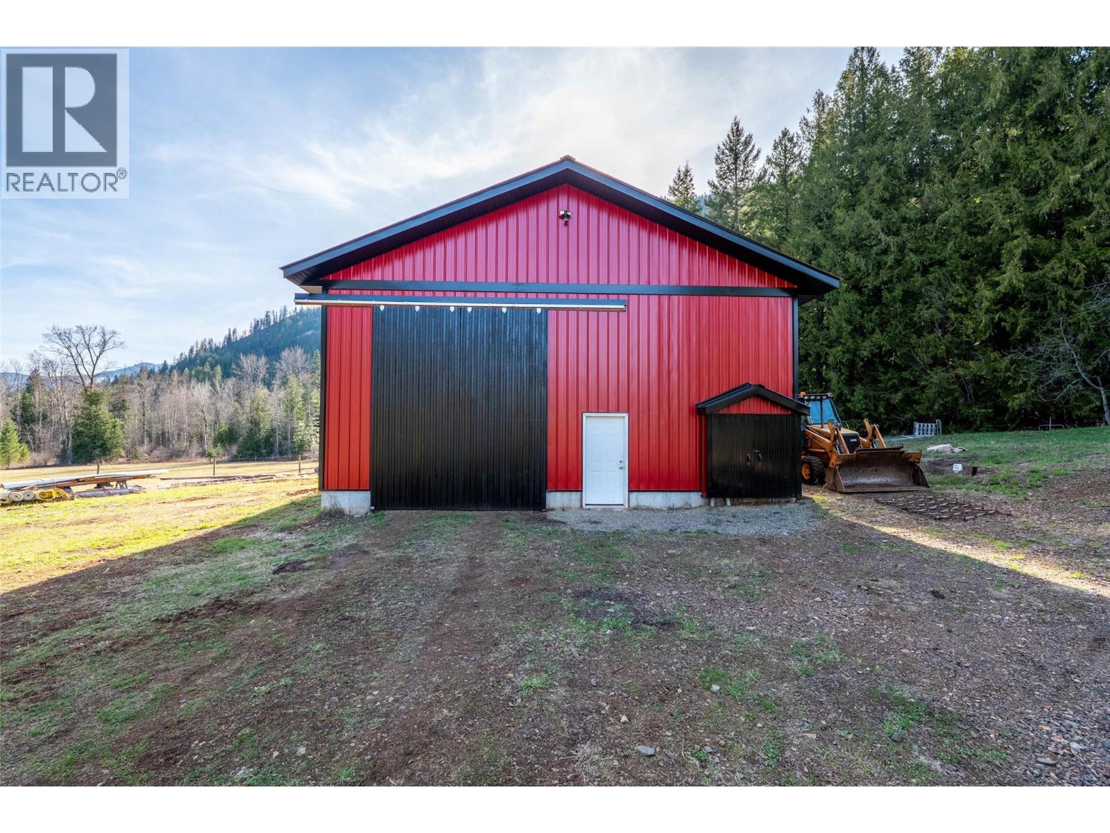 8774 6 Highway, Salmo