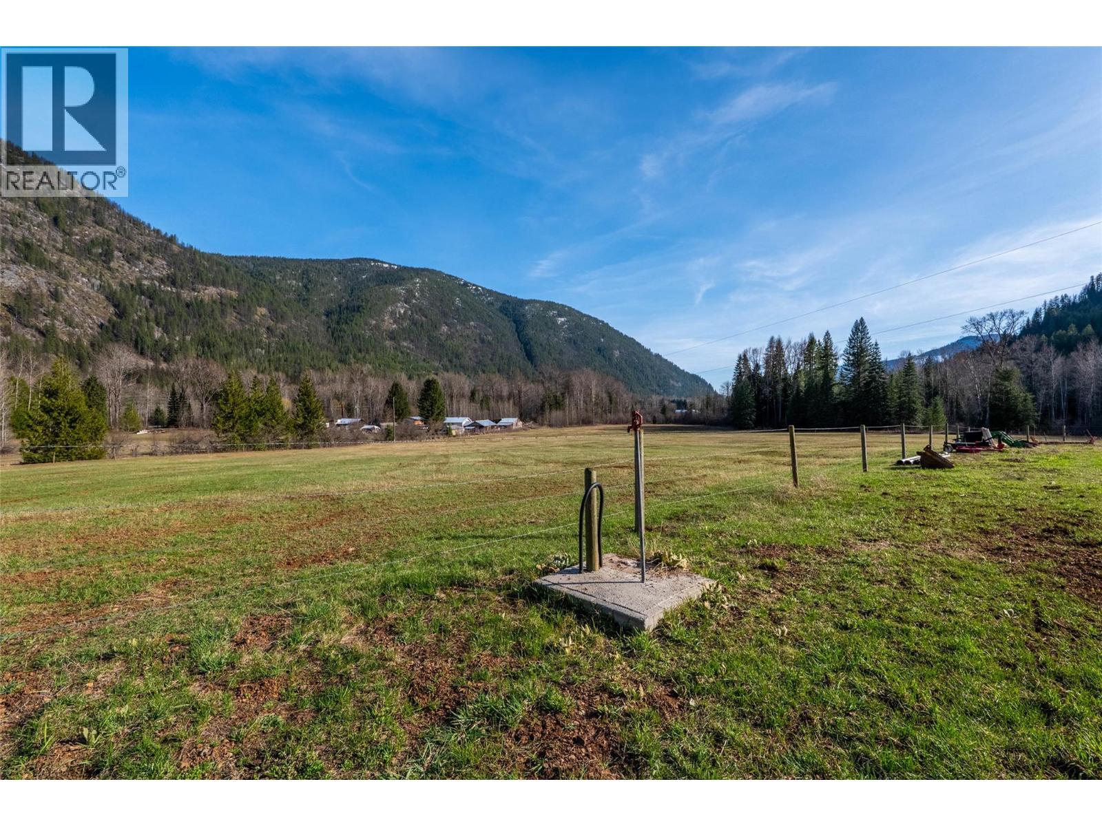 8774 6 Highway, Salmo
