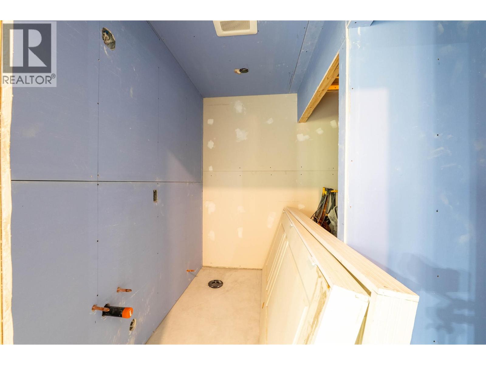 8774 6 Highway, Salmo