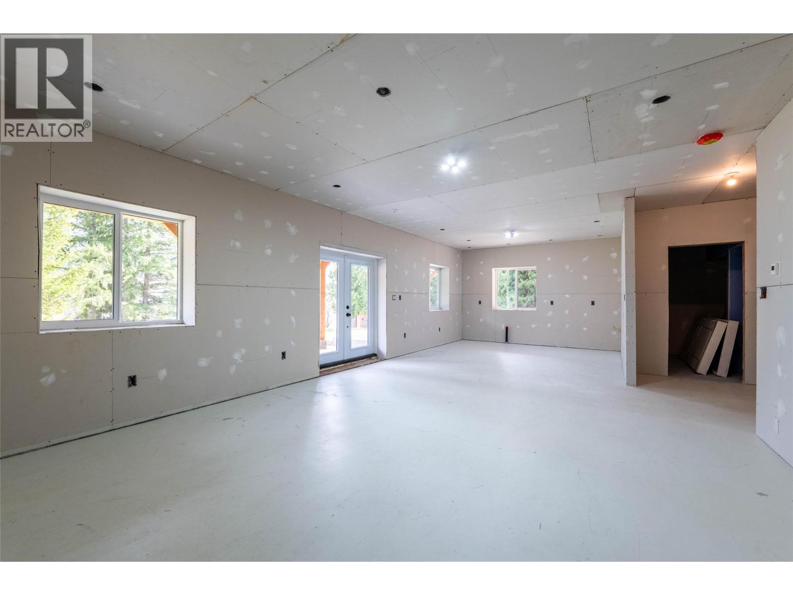 8774 6 Highway, Salmo