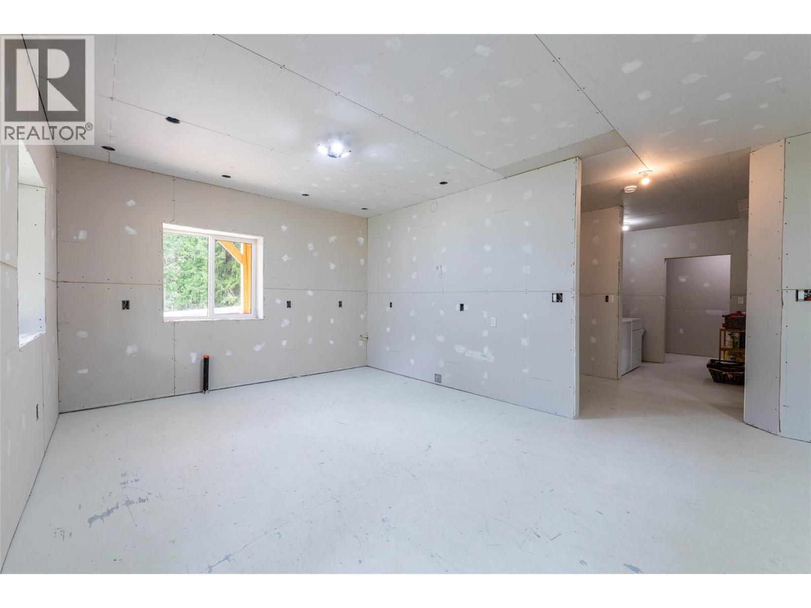 8774 6 Highway, Salmo