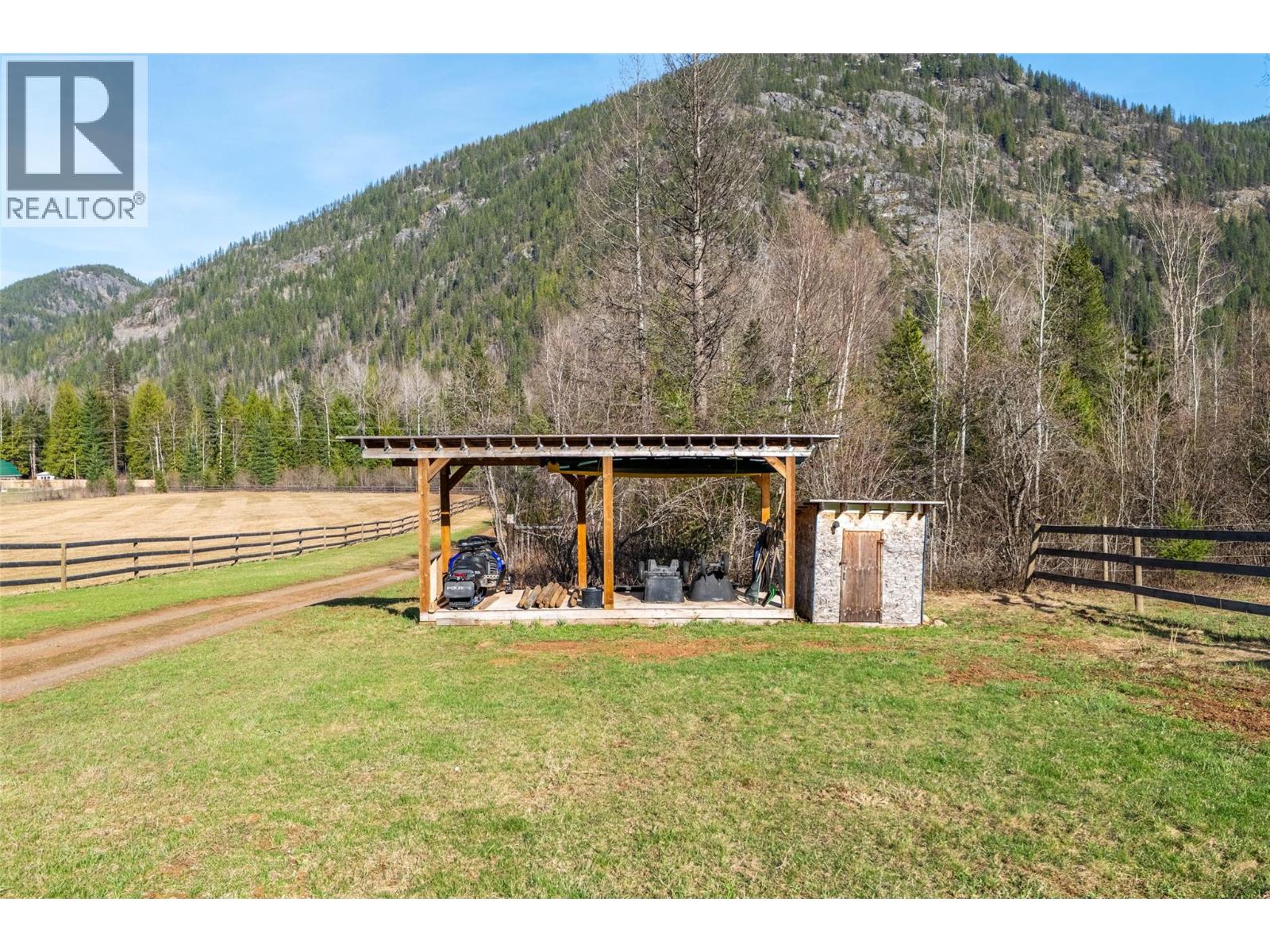 8774 6 Highway, Salmo