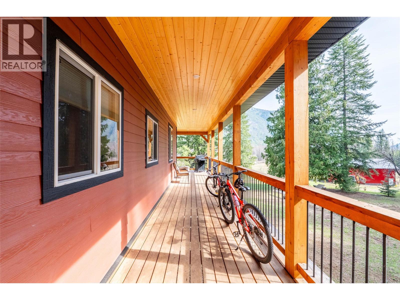 8774 6 Highway, Salmo