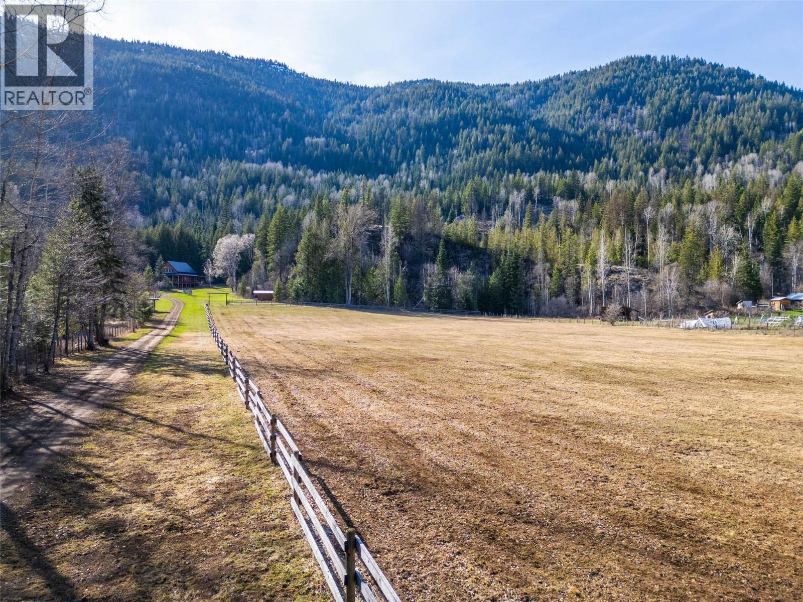 8774 6 Highway, Salmo