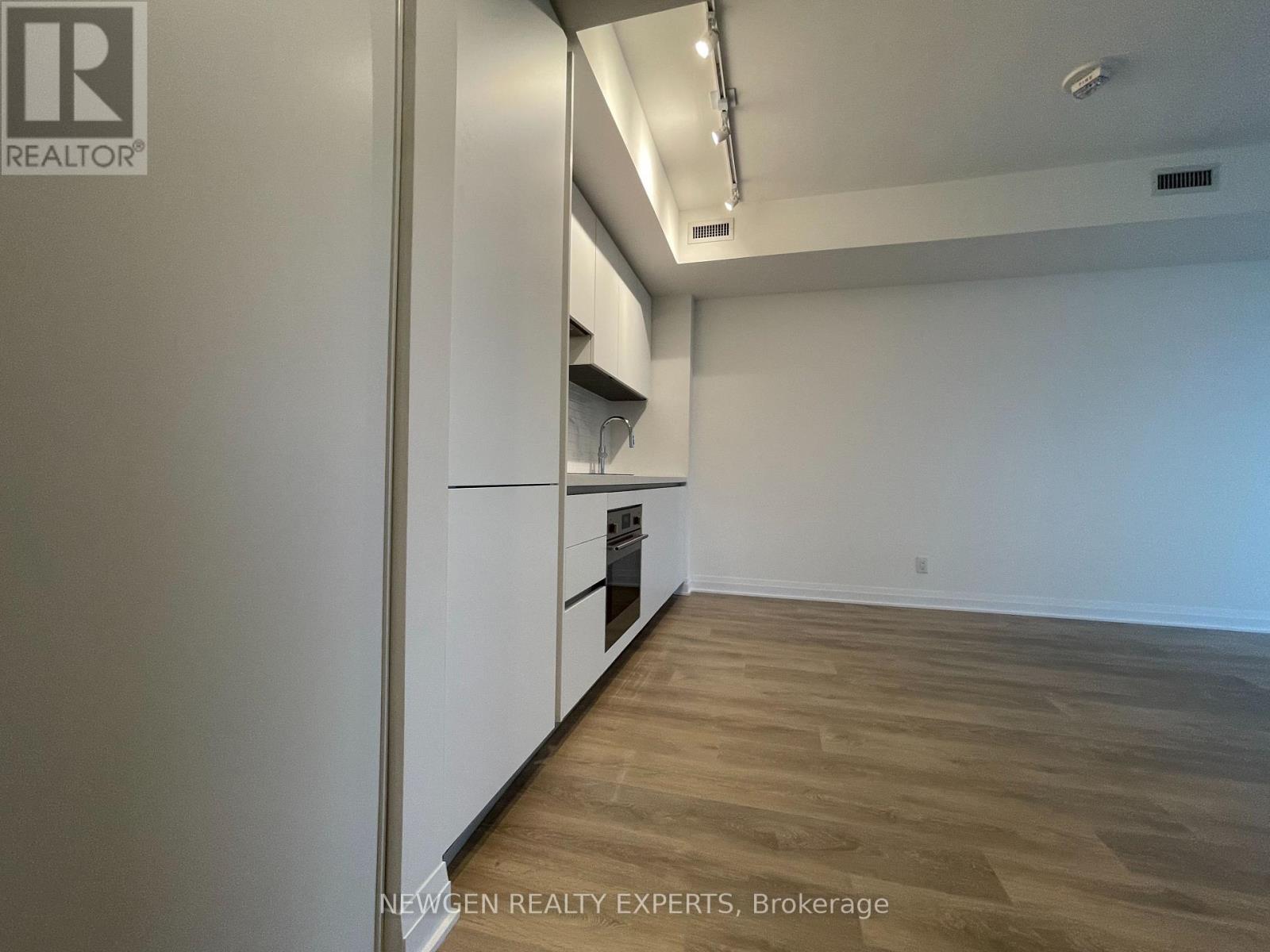 Photo 9 of 1601 4015 The Exchange, Mississauga ON