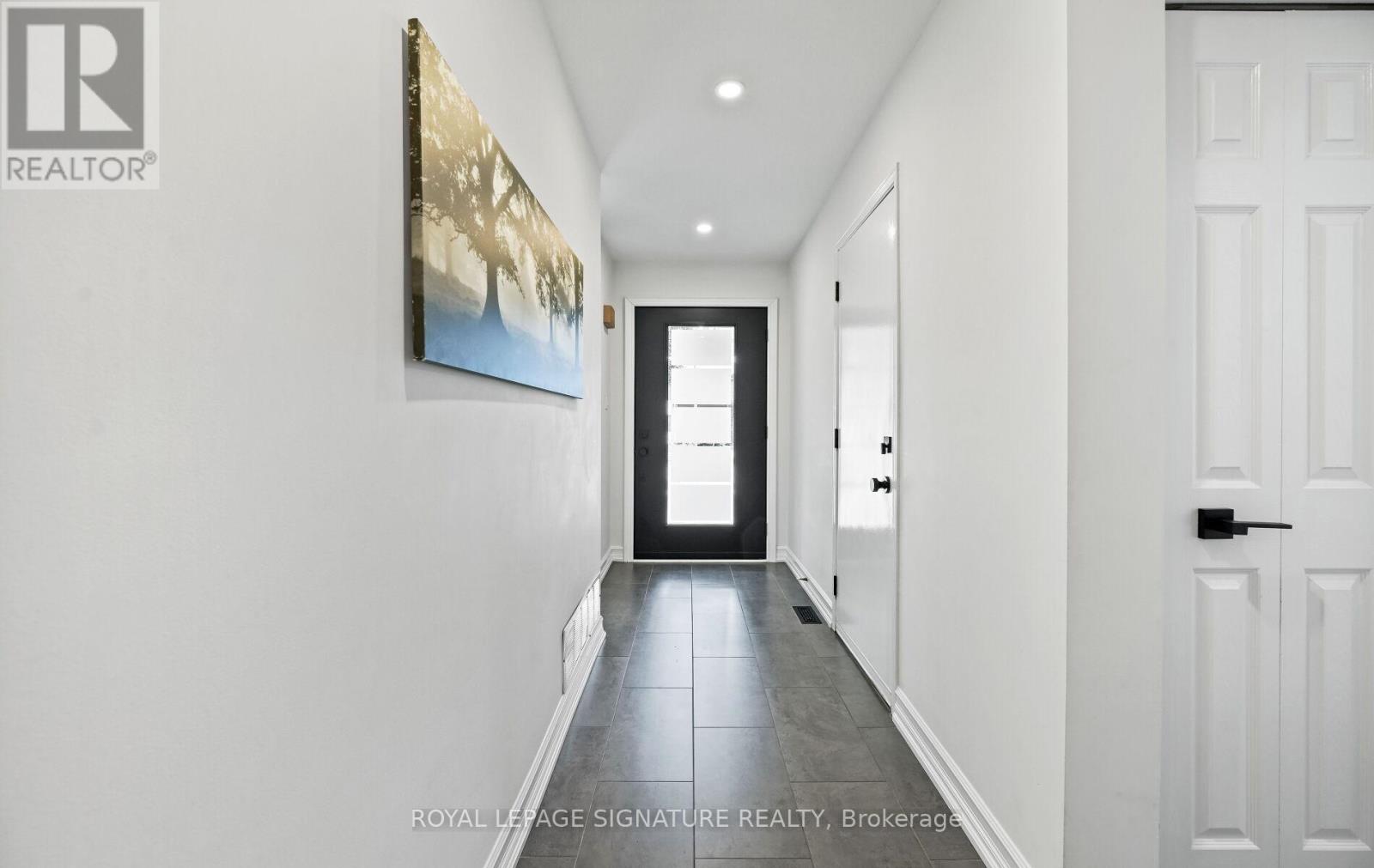Photo 3 of 2048 Chrisdon Road, Burlington ON