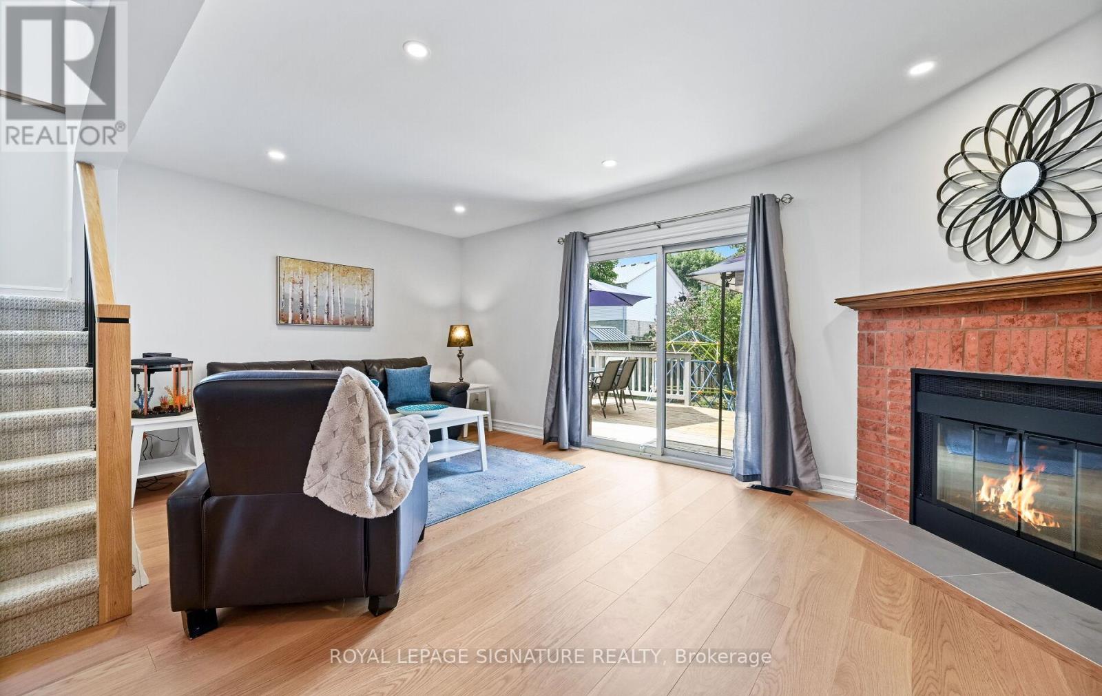 Photo 5 of 2048 Chrisdon Road, Burlington ON