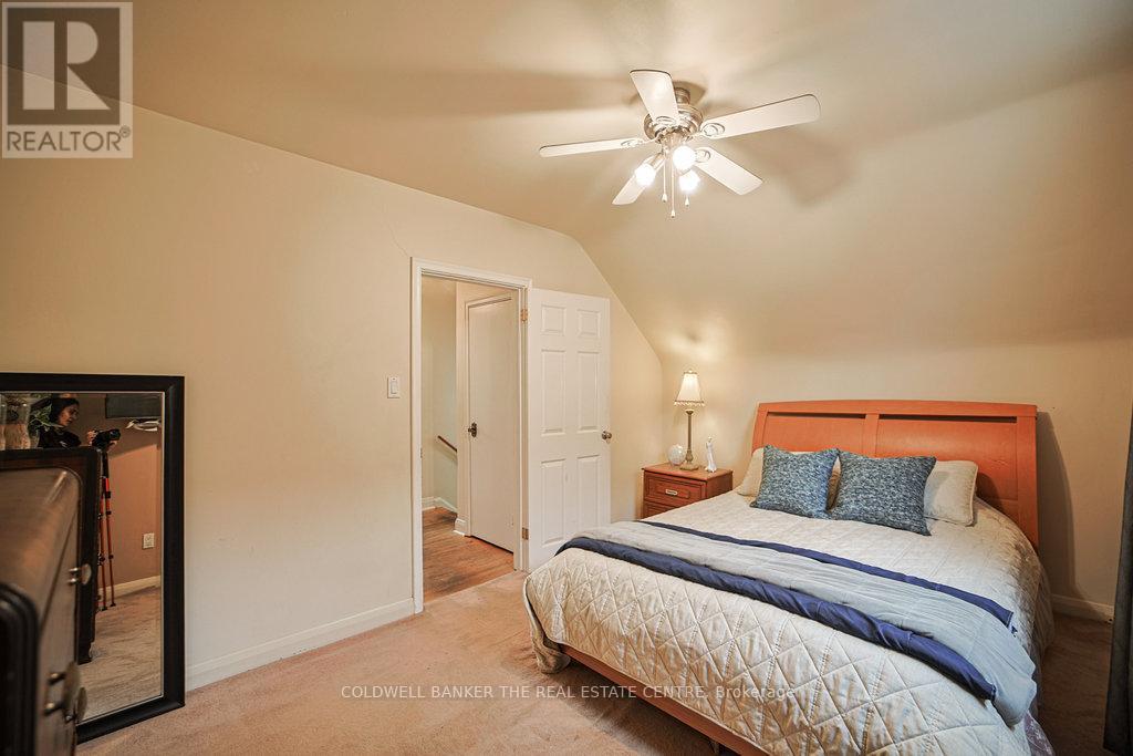 Photo 15 of 34 Crestview Avenue, Brampton ON