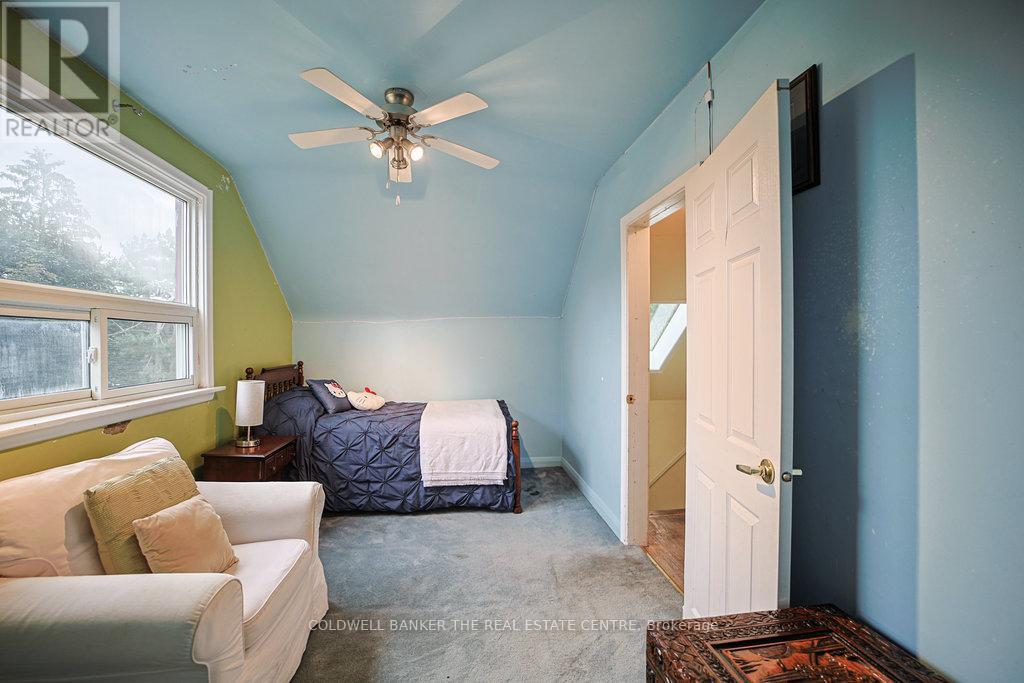 Photo 17 of 34 Crestview Avenue, Brampton ON