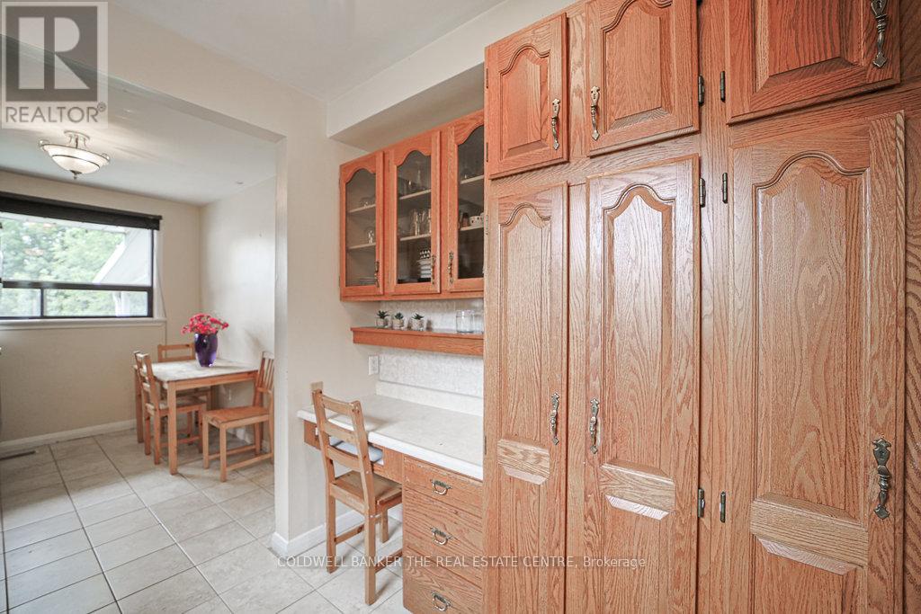 Photo 2 of 34 Crestview Avenue, Brampton ON