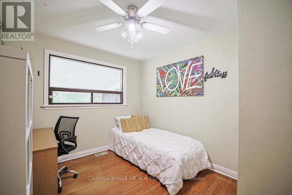 Photo 24 of 34 Crestview Avenue, Brampton ON