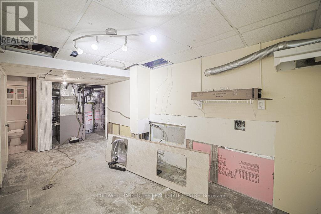 Photo 29 of 34 Crestview Avenue, Brampton ON