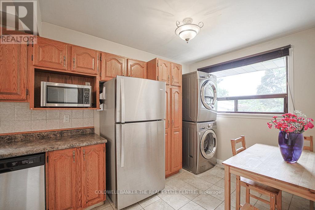 Photo 3 of 34 Crestview Avenue, Brampton ON