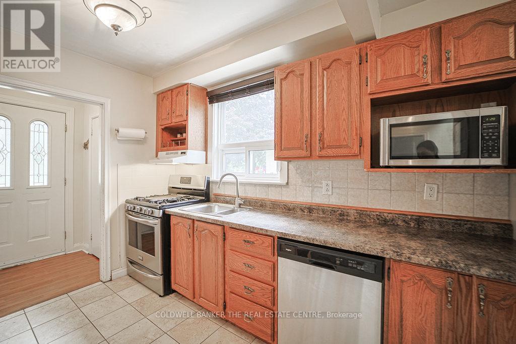 Photo 4 of 34 Crestview Avenue, Brampton ON